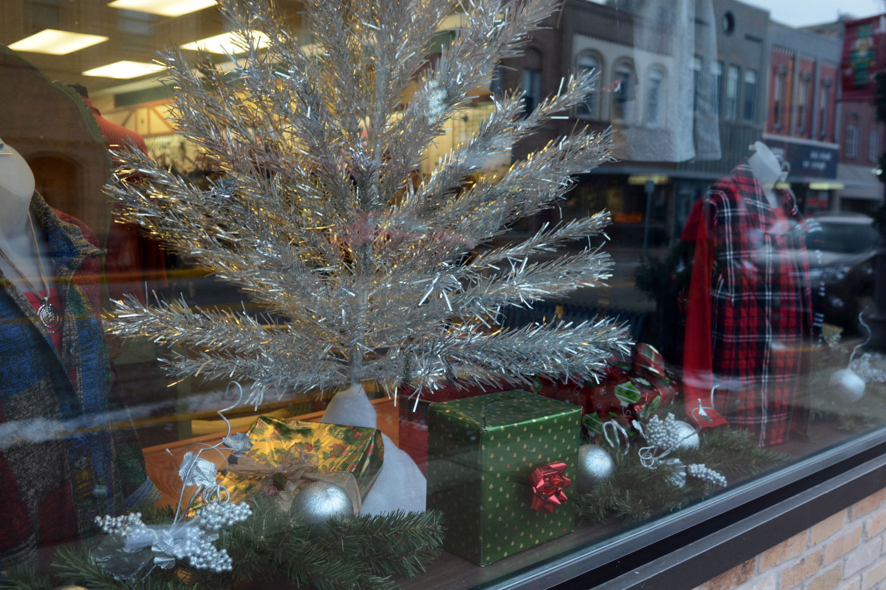 Portage shop windows, Dec. 18, 2020
